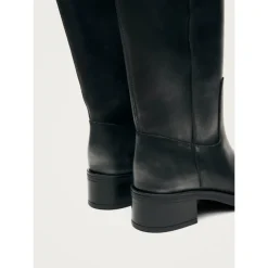 Schwarze Lederschuhe