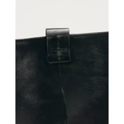 Schwarze Lederschuhe