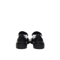 Schwarze Lederschuhe flach