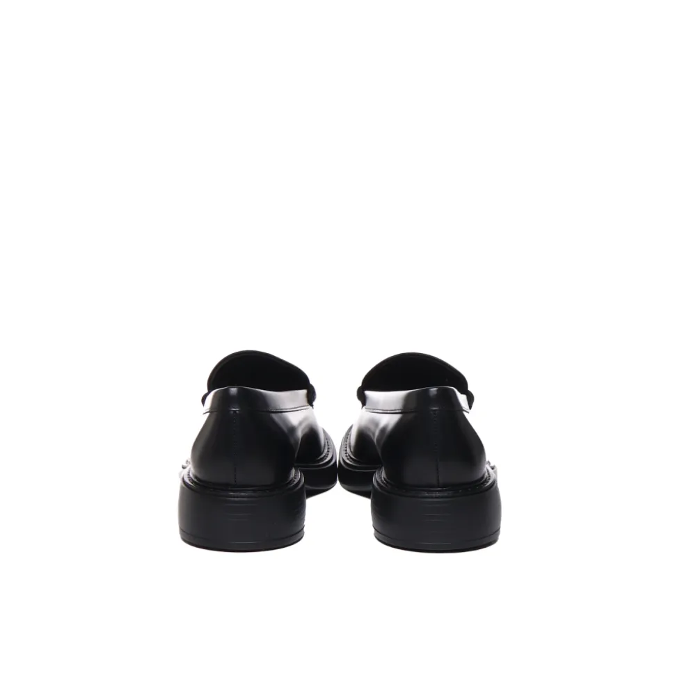 Schwarze Lederschuhe flach