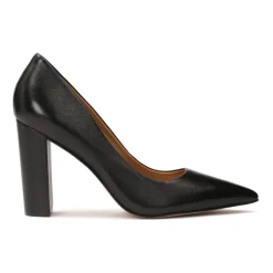 Schwarze Lederschuhe mit stabilem Absatz.Dieses Produkt fällt klein aus.