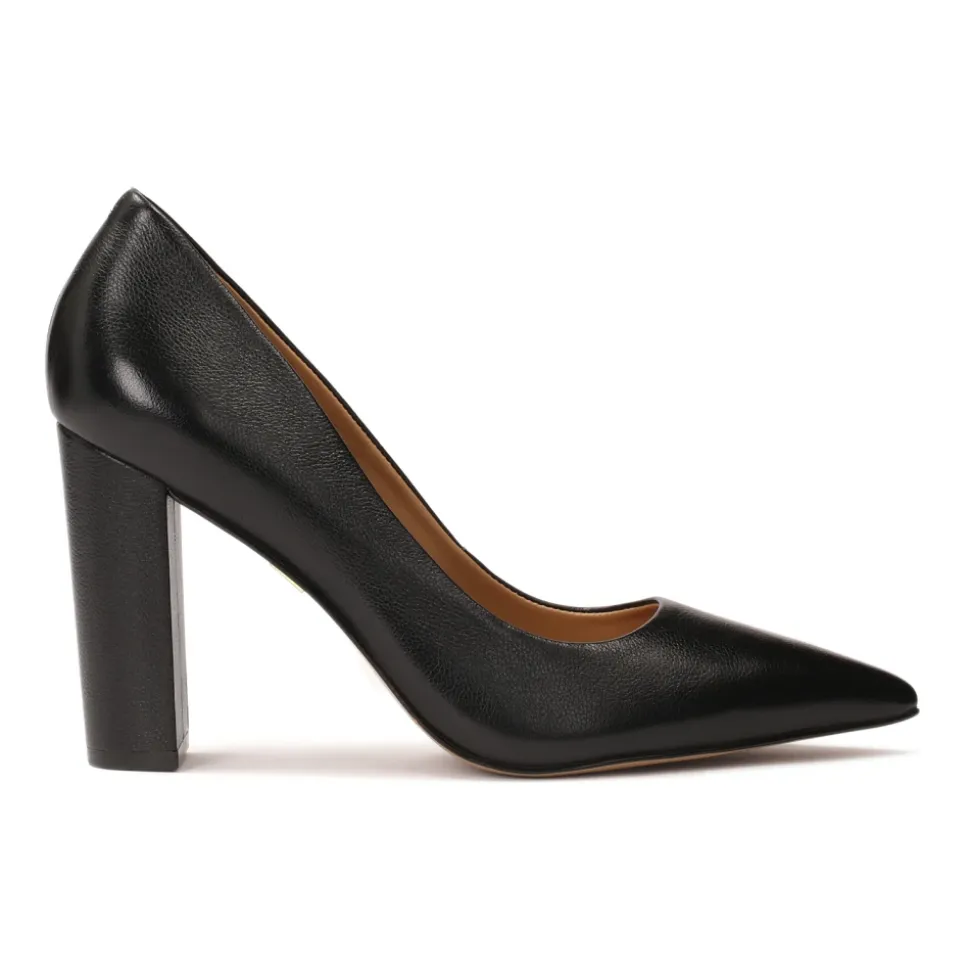Schwarze Lederschuhe mit stabilem Absatz.Dieses Produkt fällt klein aus.