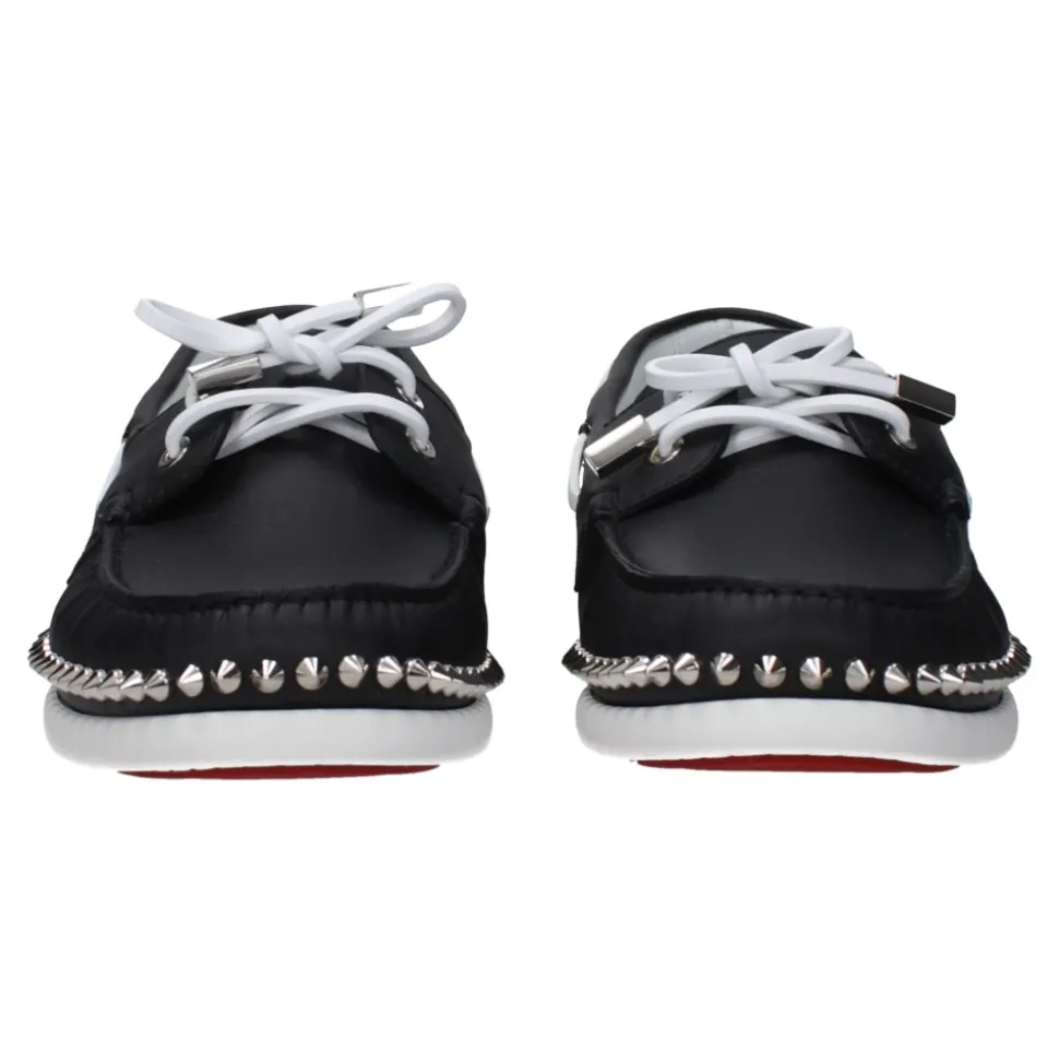Schwarze Lederslipper mit Nieten