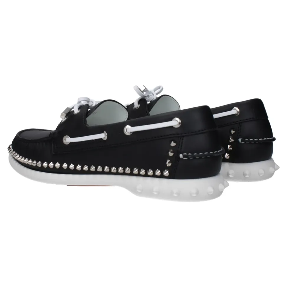Schwarze Lederslipper mit Nieten