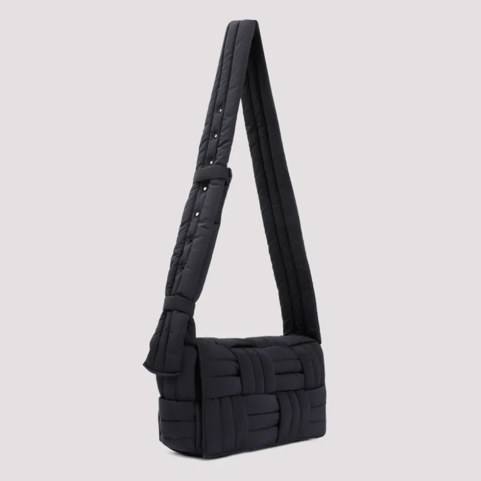 Schwarze Schultertasche mit Steppmuster