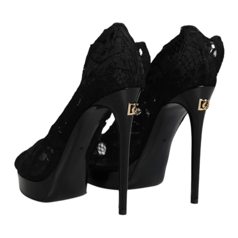 Schwarze Spitzen Plateau-Pumps