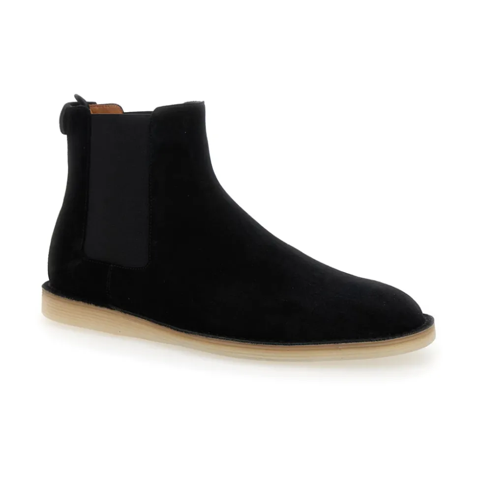 Schwarze Stiefel mit Gummisohle