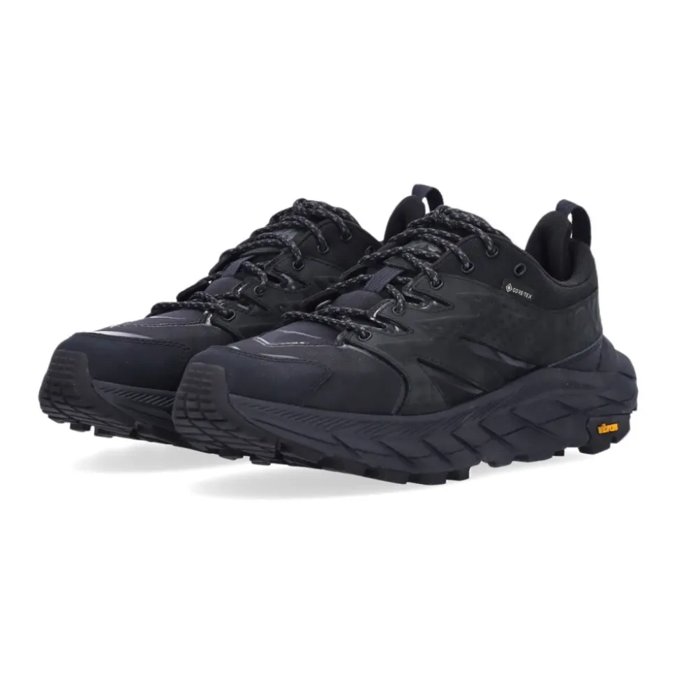 Schwarzer Outdoor-Schuh mit Gore-Tex