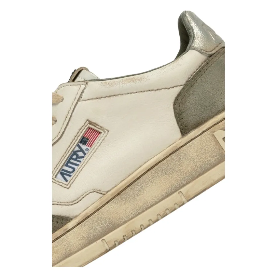 Silberne Eidechse Wildleder Sneakers