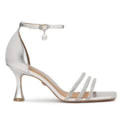 Silberne Ledersandalen mit einem bedeckten Absatz