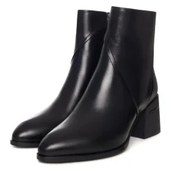 Skulptierte Eleganz Stiefeletten