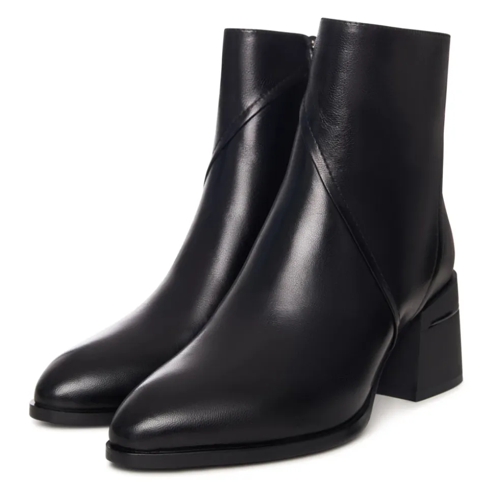 Skulptierte Eleganz Stiefeletten