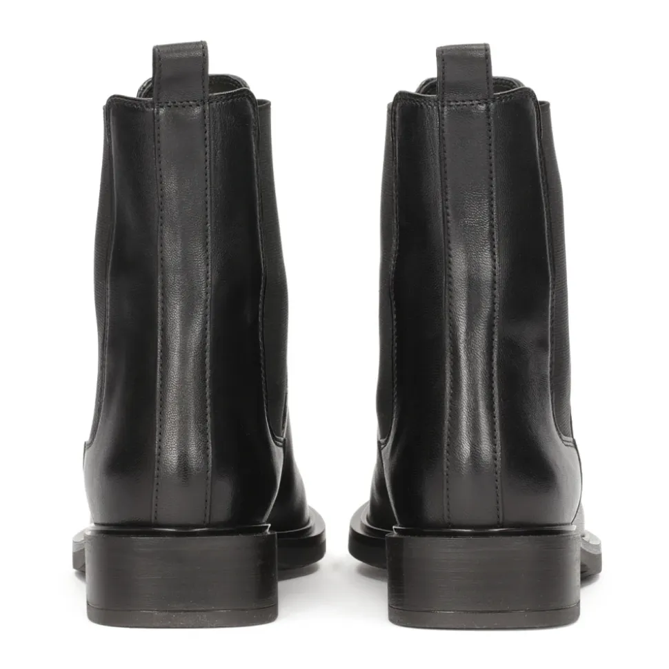 Slip-on Stiefel mit flacher Sohle.Dieses Produkt fällt groß aus.