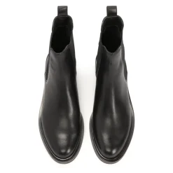 Slip-on Stiefel mit flacher Sohle.Dieses Produkt fällt groß aus.