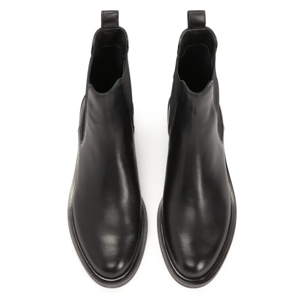 Slip-on Stiefel mit flacher Sohle.Dieses Produkt fällt groß aus.