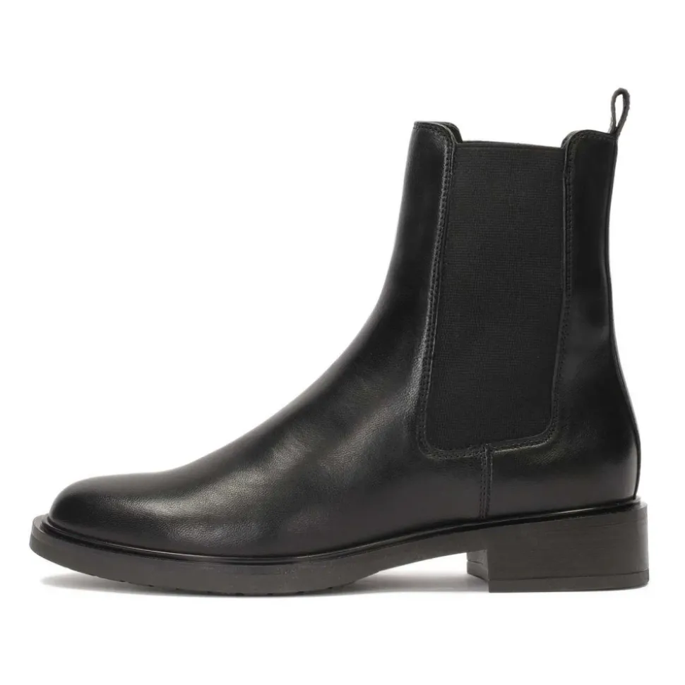 Slip-on Stiefel mit flacher Sohle.Dieses Produkt fällt groß aus.