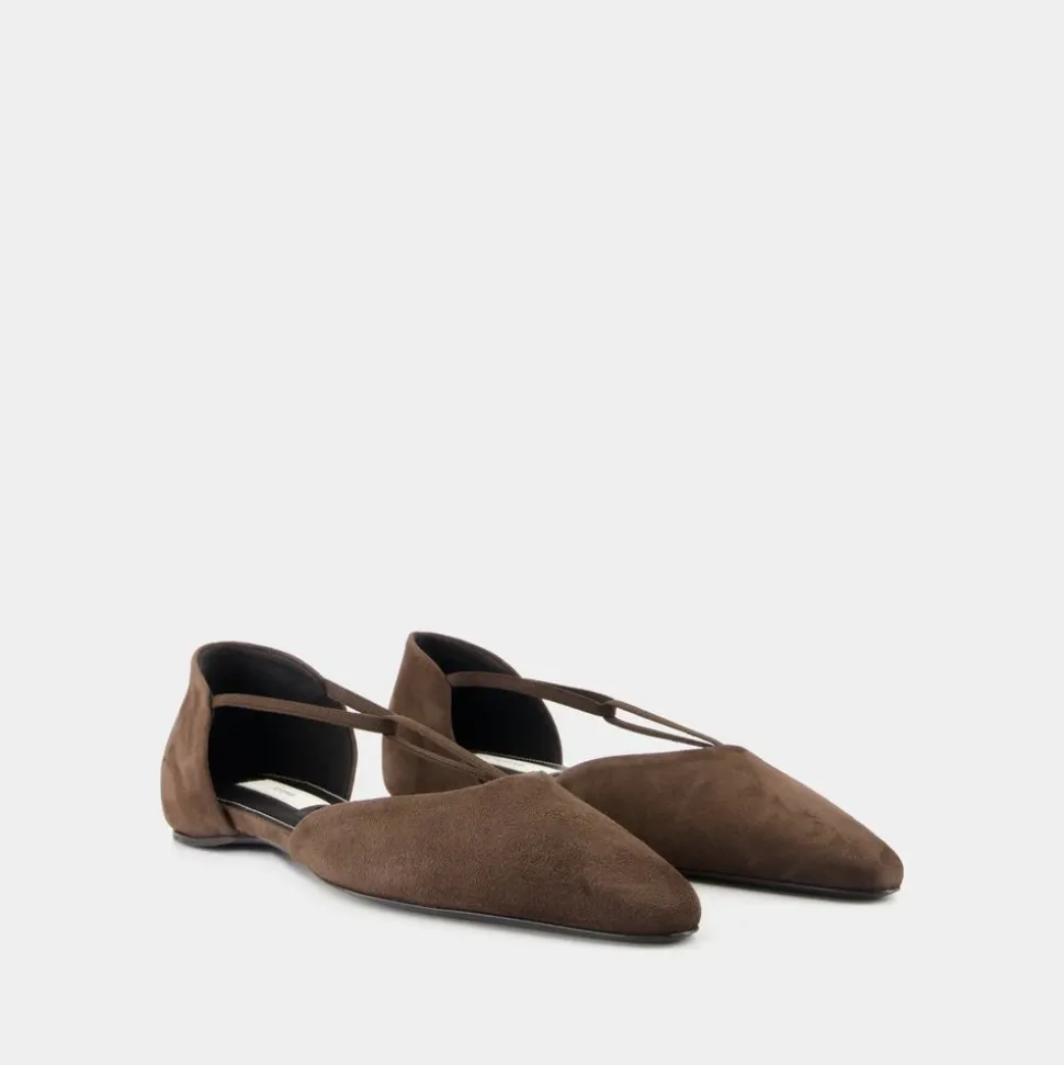 Spitz Zulaufende T-Riemen Ballerinas in Braun