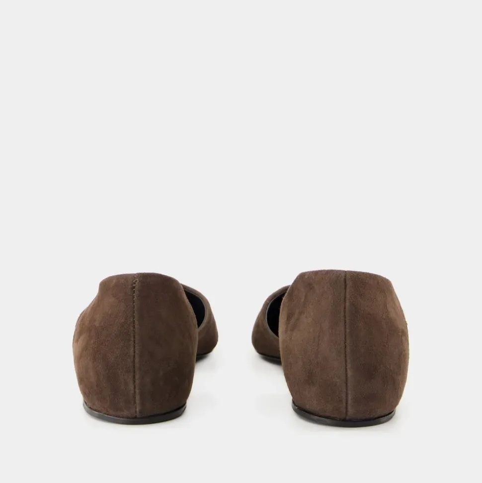 Spitz Zulaufende T-Riemen Ballerinas in Braun
