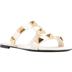 Stilvolle flache Ledersandalen mit Nieten
