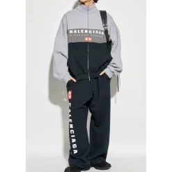 Sweatshirts & Hoodies