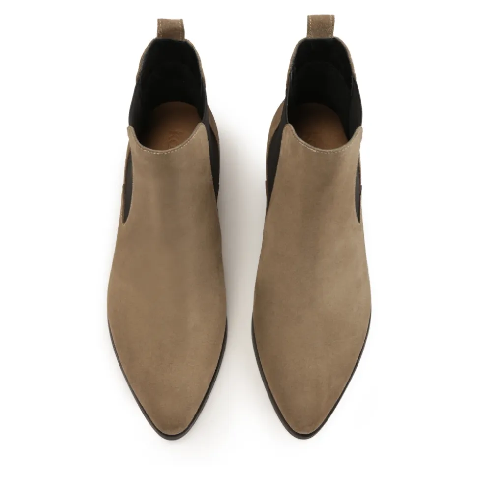 Taupefarbene Wildlederslipper