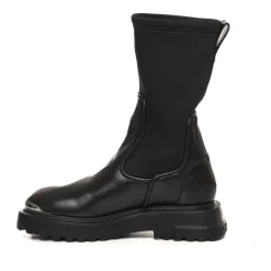 Track Sole Slip-On Lederstiefel