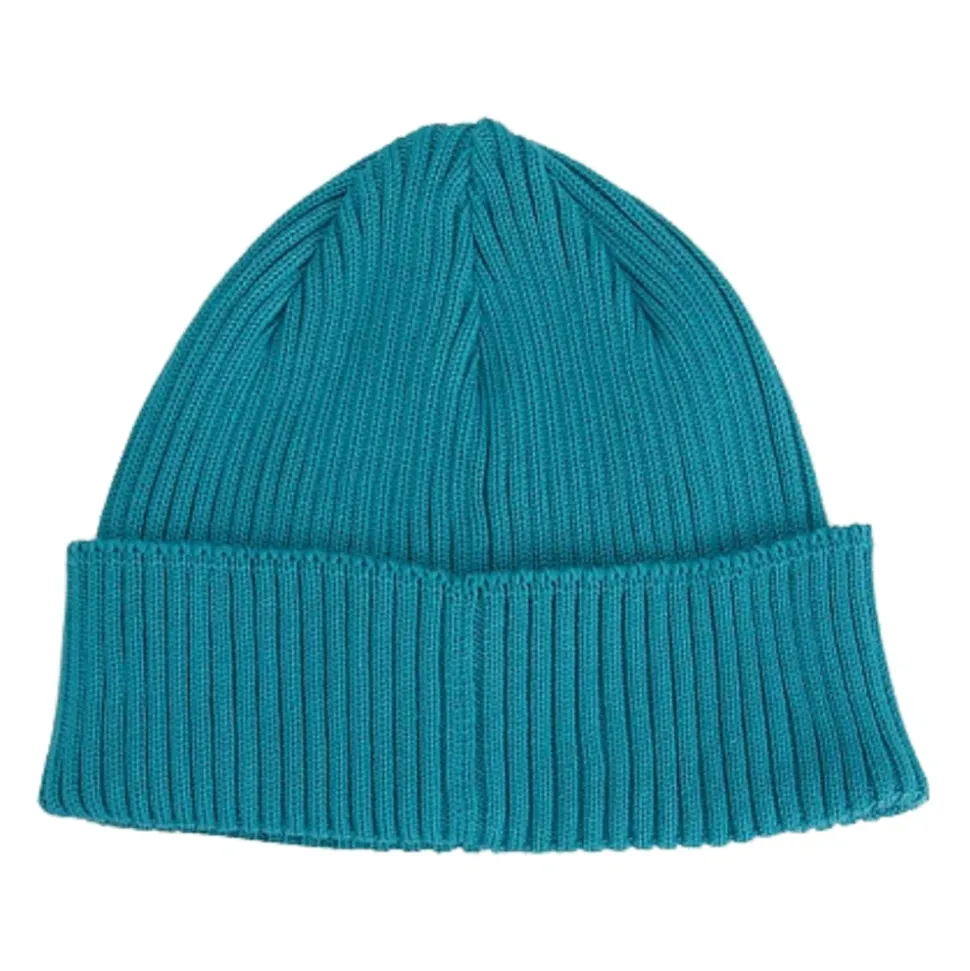 Türkis gestrickte Mütze mit Logodetail