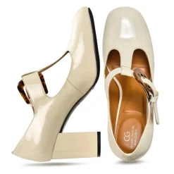 Vintage Buckle Patent Leather Pumps - White