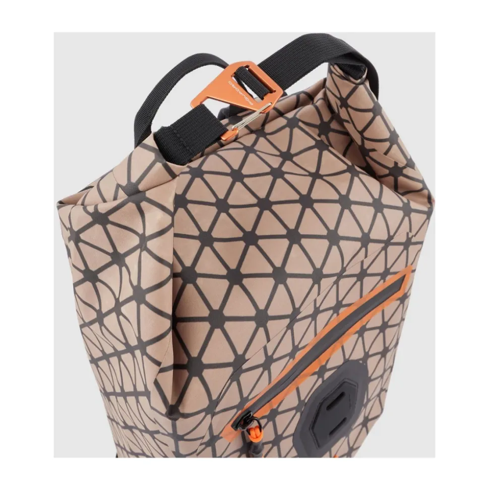 Wasserdichter Rolltop-Rucksack aus 40% recyceltem Gewebe
