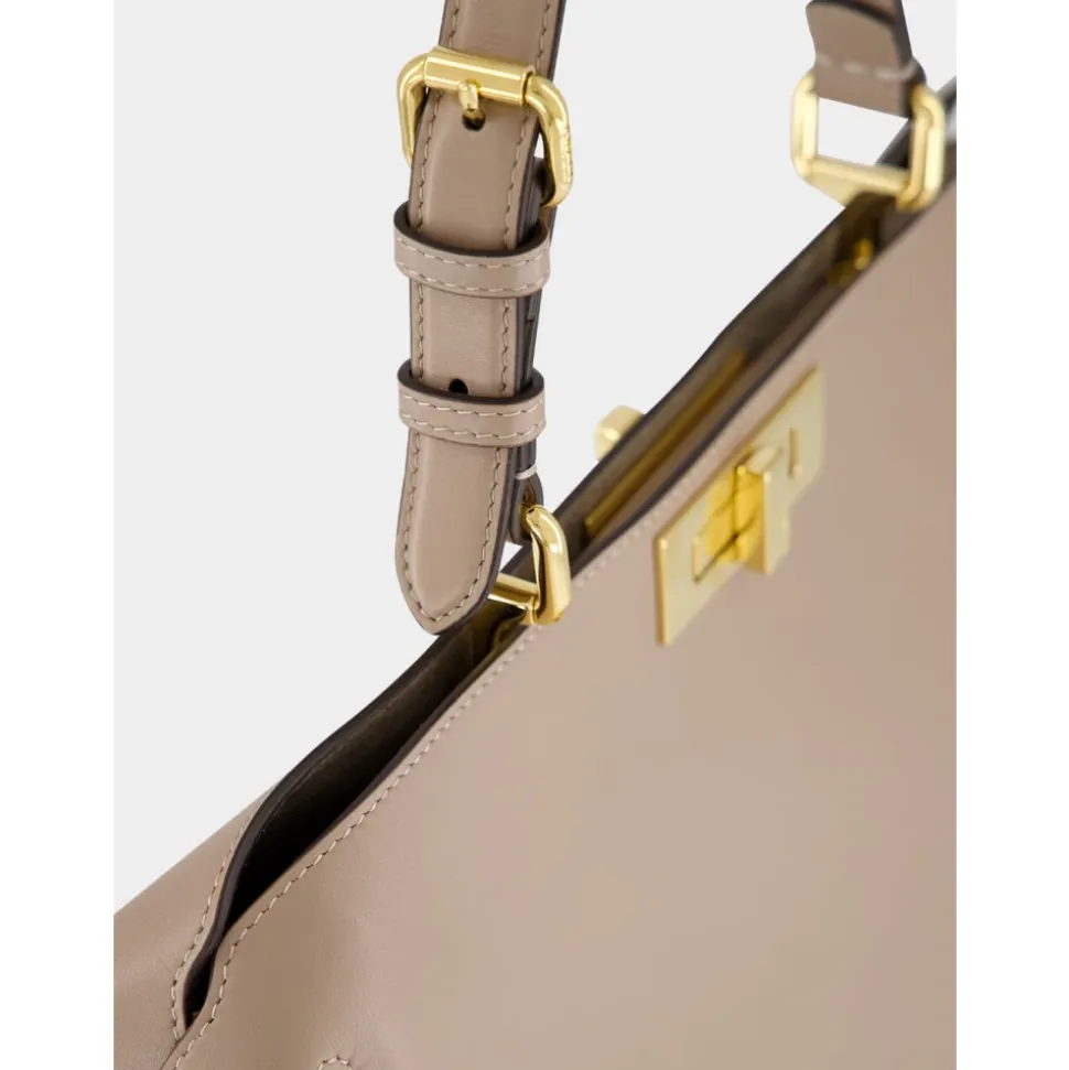 Weiche Große Peekaboo Tasche in Taubengrau