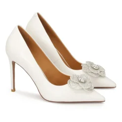 Weiße Lederschuhe mit glitzernder Blume