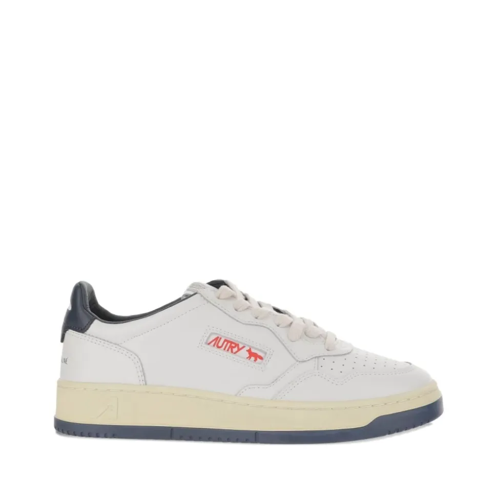 Weiße Ledersneakers mit Blauem Absatz