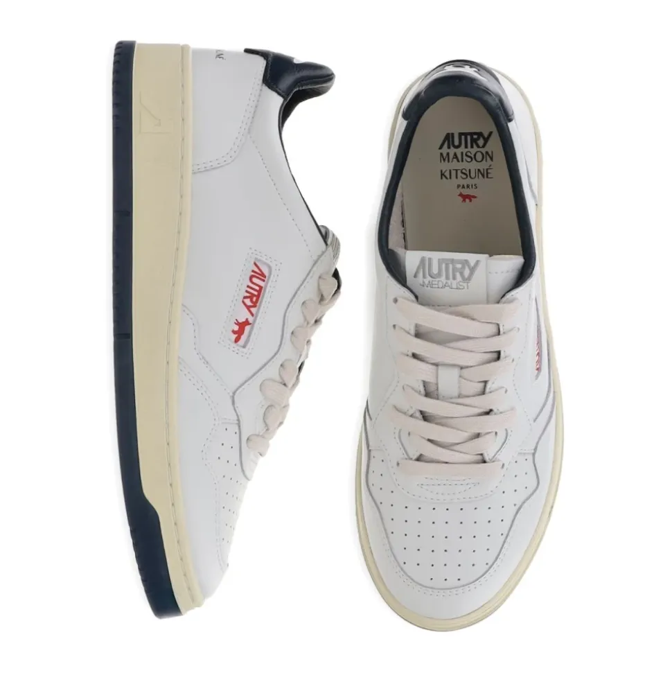 Weiße Ledersneakers mit Blauem Absatz
