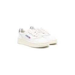 Weiße Sneakers