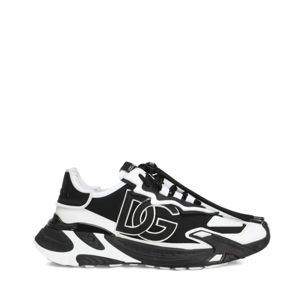 Weiße Sneakers mit Logopatch