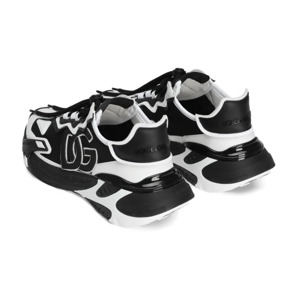 Weiße Sneakers mit Logopatch