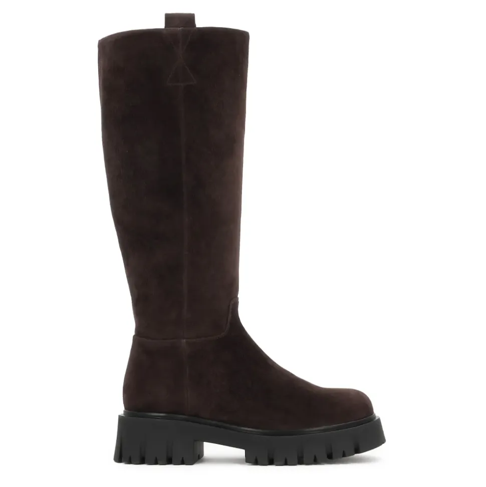 Wildlederstiefel auf dicker Sohle