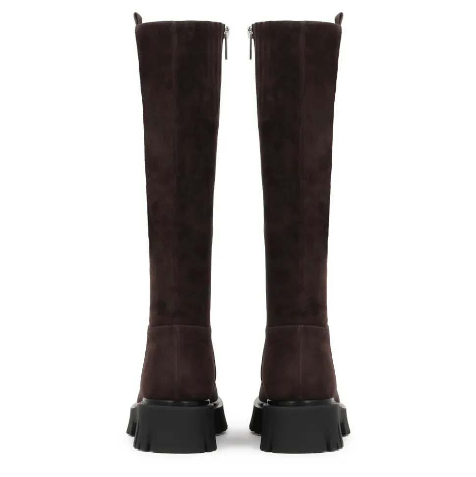 Wildlederstiefel auf dicker Sohle