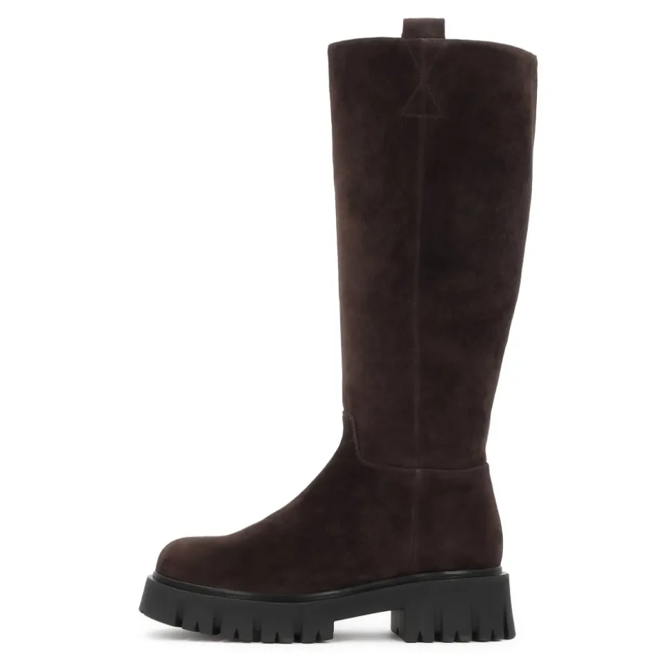 Wildlederstiefel auf dicker Sohle