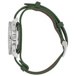 YA136364 - Dive 40 mm Edelstahlgehäuse, schwarzes Zifferblatt, Keramiklünette, Nato grün-rot-grünes Armband, Automatikwerk