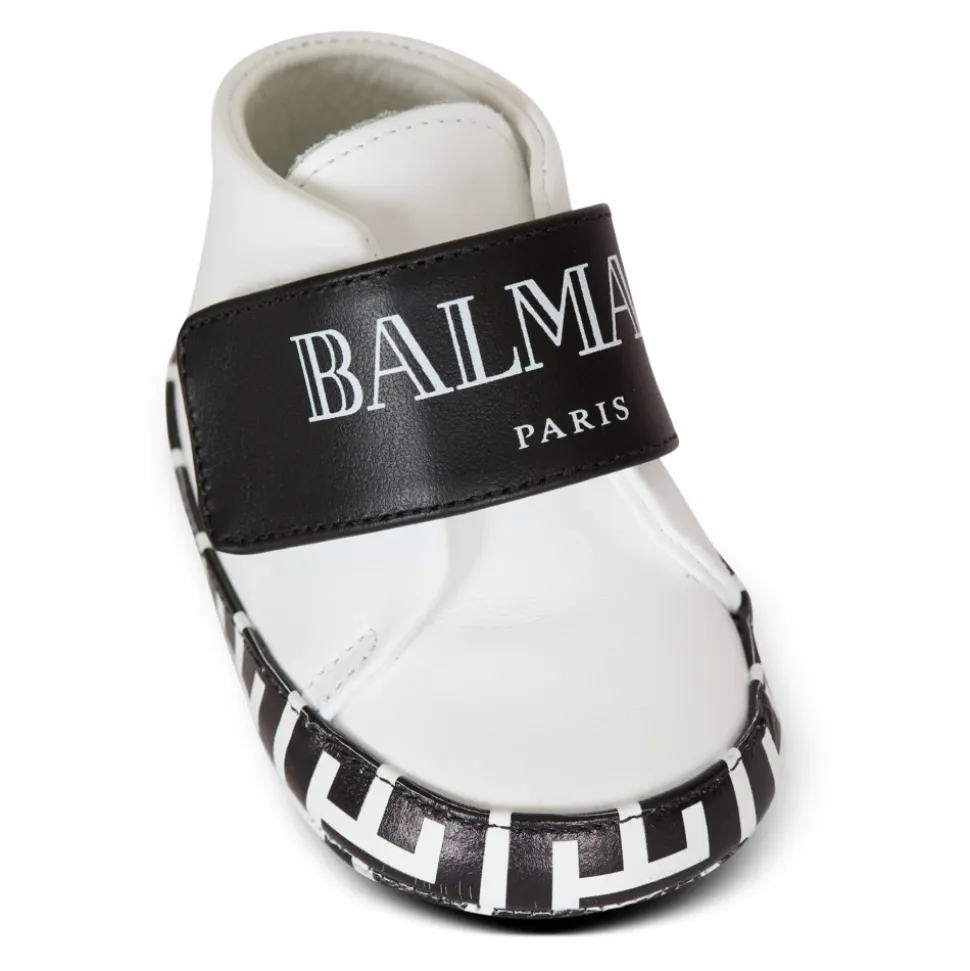 Zweifarbige Sneaker mit Vintage-Logo